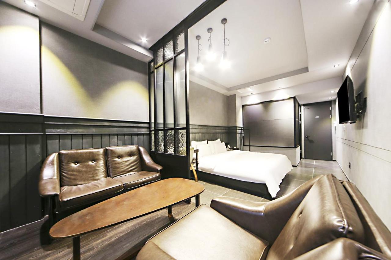 Masan Almond Hotel Changwon Extérieur photo
