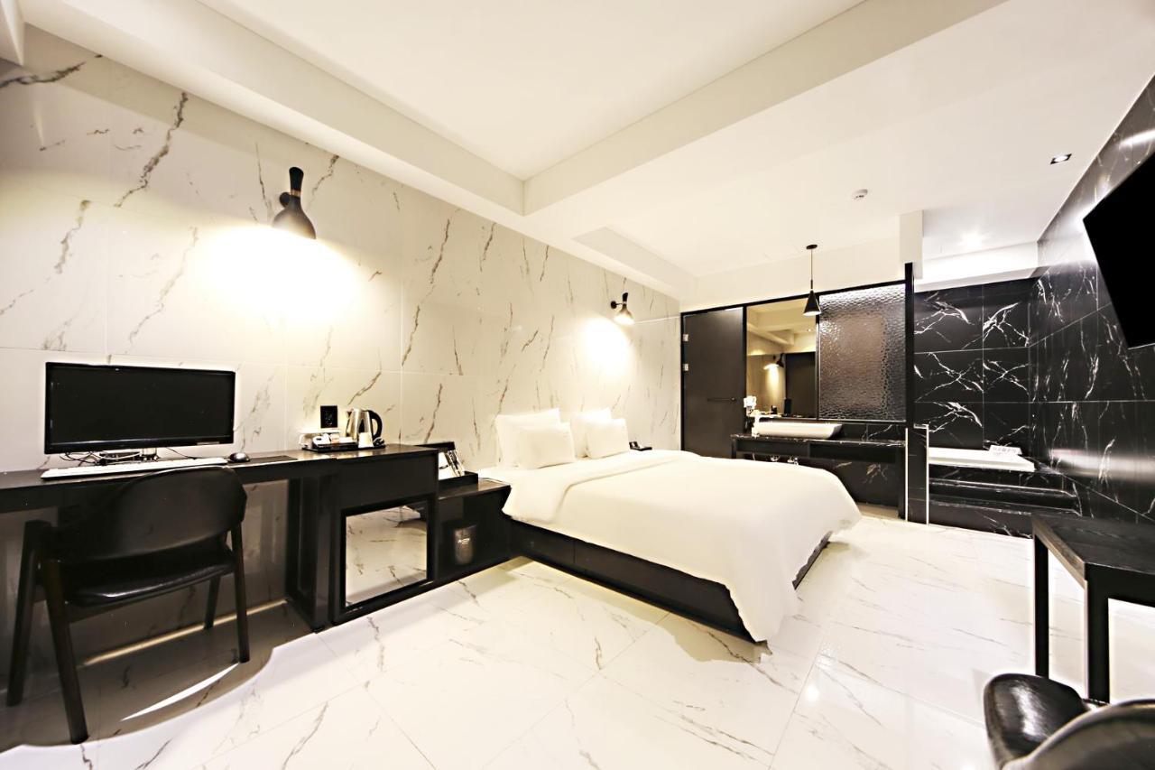 Masan Almond Hotel Changwon Extérieur photo