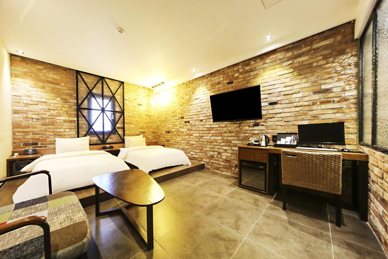 Masan Almond Hotel Changwon Extérieur photo