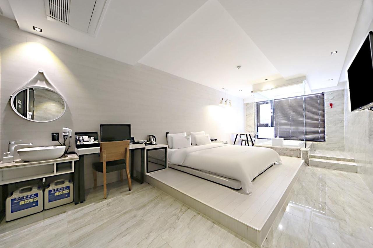 Masan Almond Hotel Changwon Extérieur photo