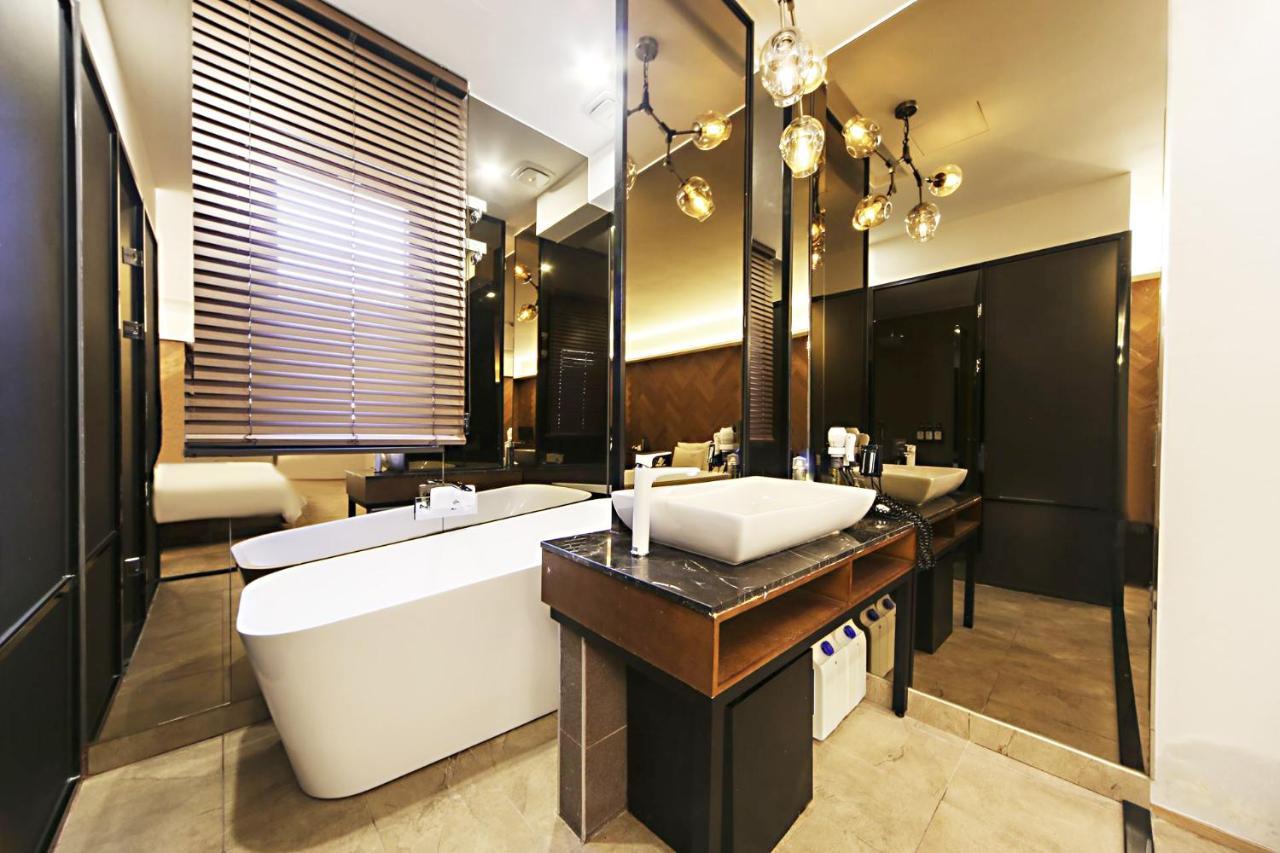 Masan Almond Hotel Changwon Extérieur photo