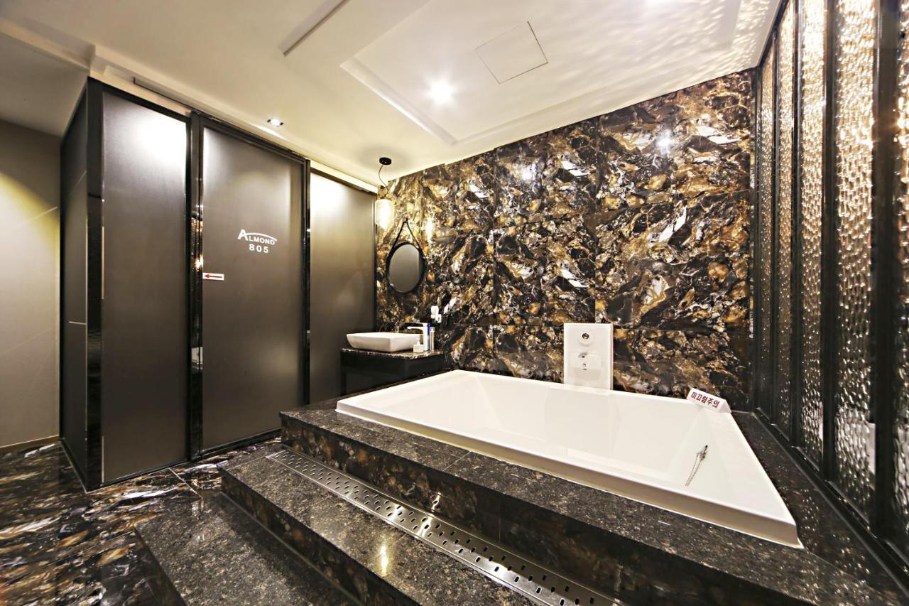 Masan Almond Hotel Changwon Extérieur photo